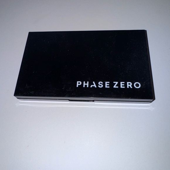 Phase Zero-The Necessities Eyeshadow Palette - Picture 1 of 2